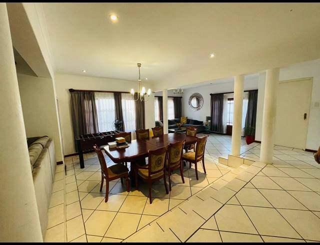 4 BEDROOM FREEHOLD FOR SALE IN FOURWAYS